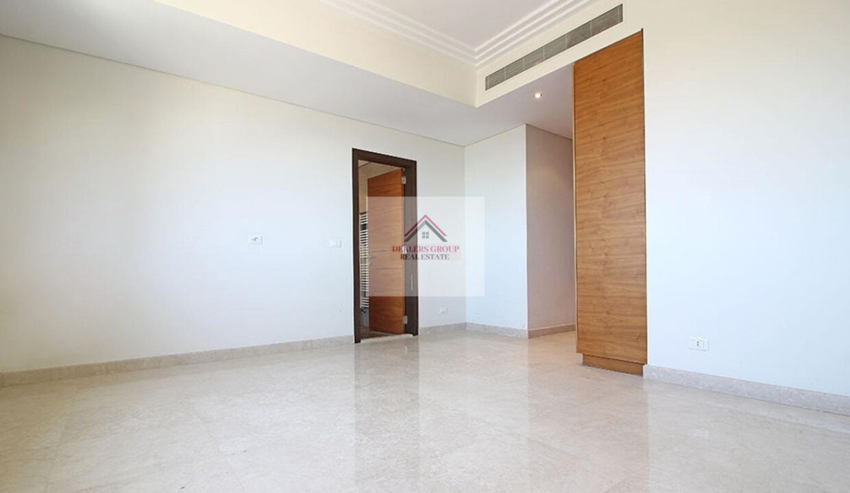 Comfortable Apartment With Sea View for Sale in Ramlet al-Baydah