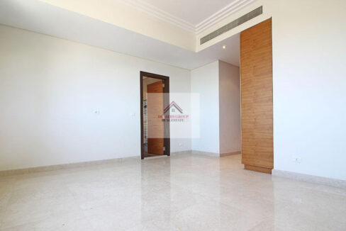 Comfortable Apartment With Sea View for Sale in Ramlet al-Baydah