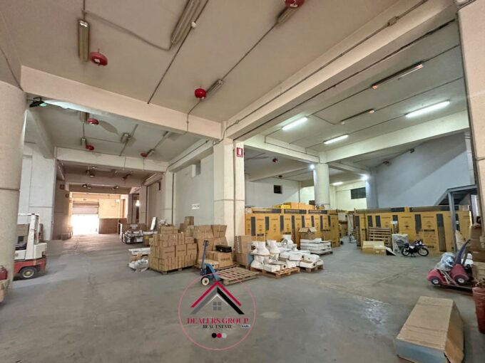 High Ceiling spacious Warehouse for sale in Maten