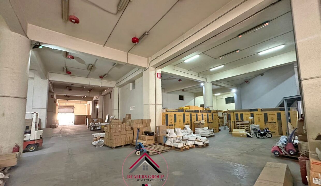 High Ceiling  spacious Warehouse for sale in Maten