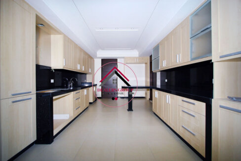 8 - Kitchen (2)