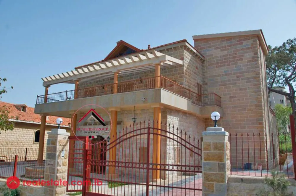 This marvelous Villa is situated in a well maintained building and features high-specification contemporary interiors, located within a very classy neighborhood.