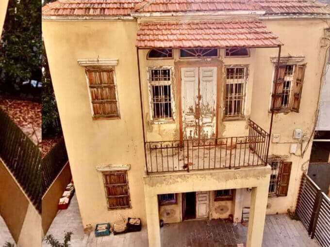 Old Traditional House for rent or sale in Golden area in achrafieh