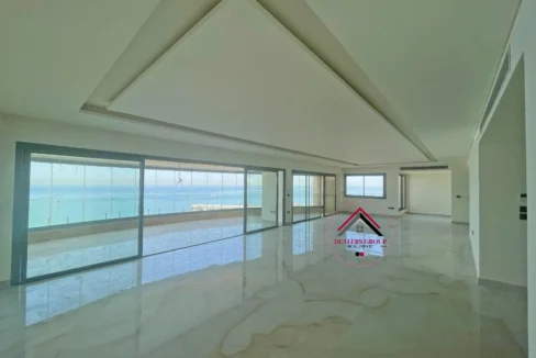 Sea View Deluxe Apartment for sale in Raouche