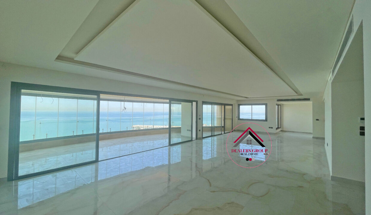 Sea View Deluxe Apartment for sale in Raouche