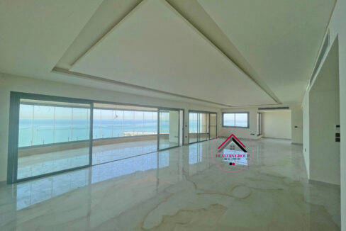 Sea View Deluxe Apartment for sale in Raouche