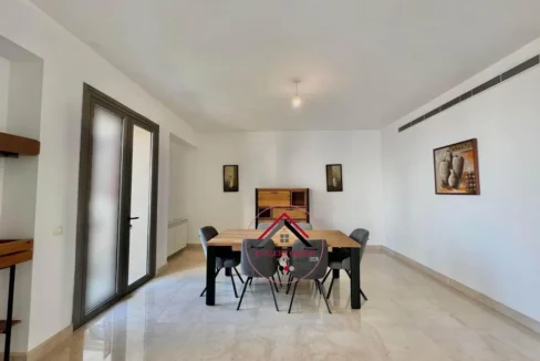 apartment for sale in Gemayze with sea view