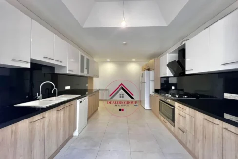 apartment for sale in Gemayze with sea view