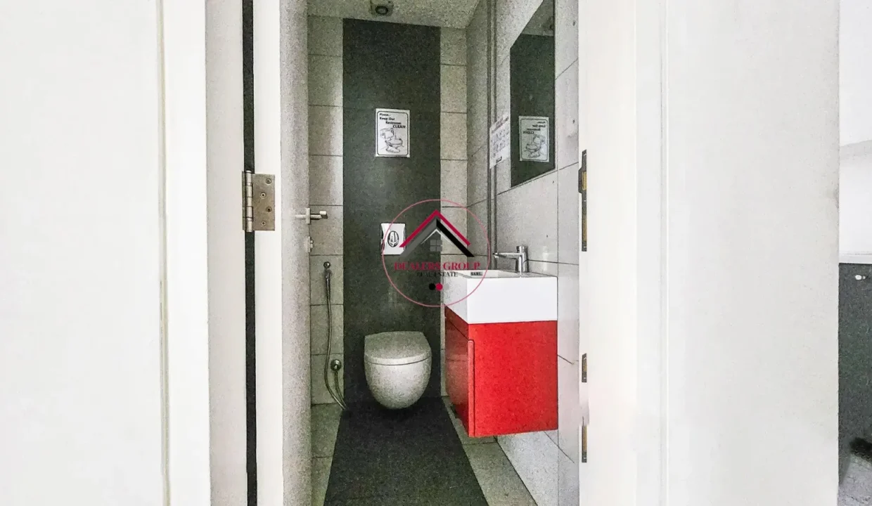 Prime Location Elegant Shop for sale in Achrafieh