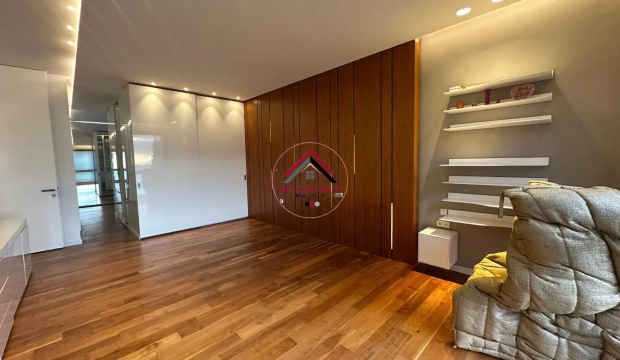 bedroom master