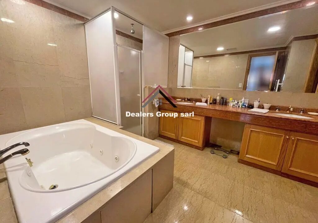 Sea View Elegant Apartment for sale in Manara