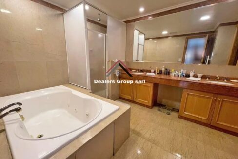 Sea View Elegant Apartment for sale in Manara