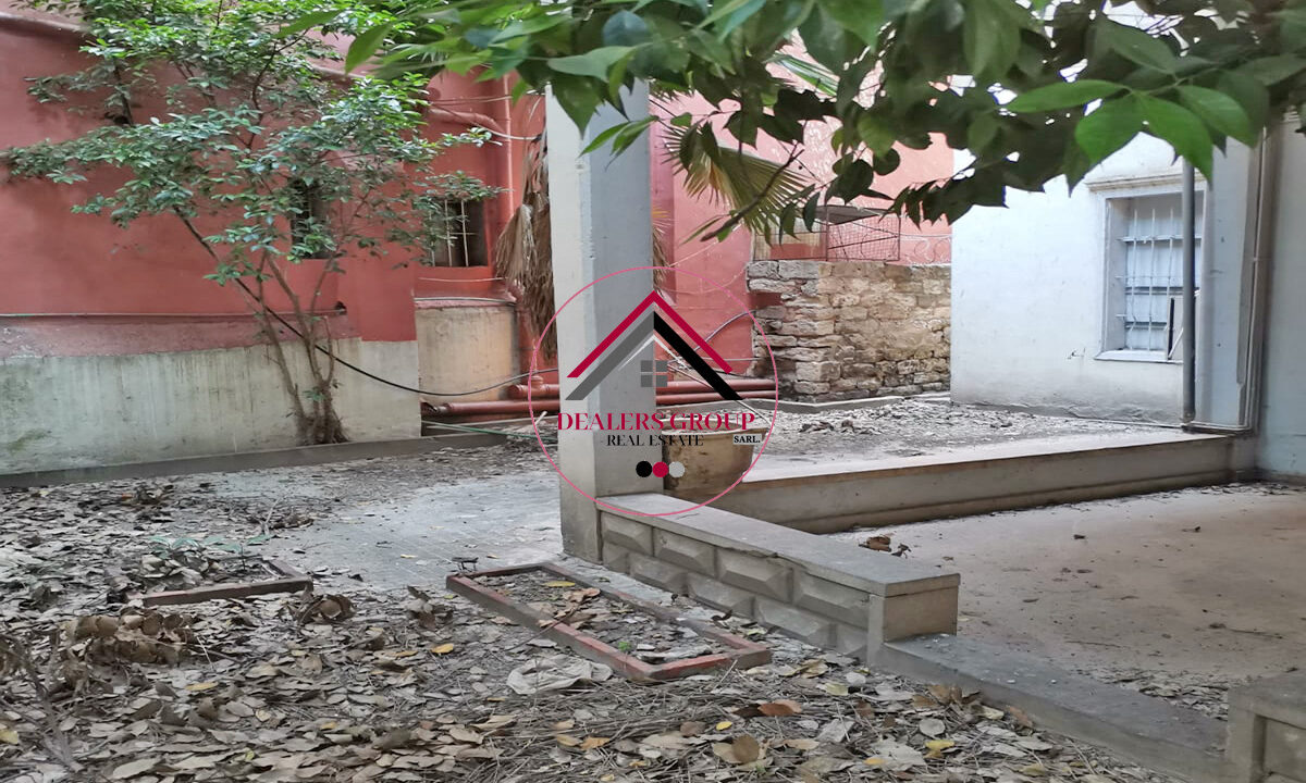 Prime Location Old Traditional House for sale in Saifi