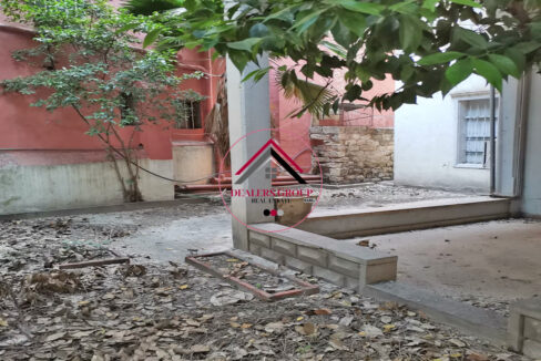 Prime Location Old Traditional House for sale in Saifi