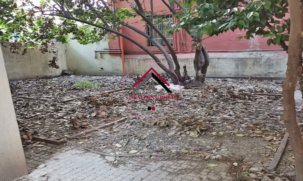 Prime Location Old Traditional House for sale in Saifi