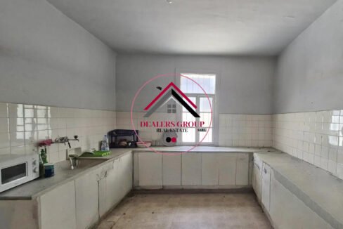 Prime Location Old Traditional House for sale in Saifi