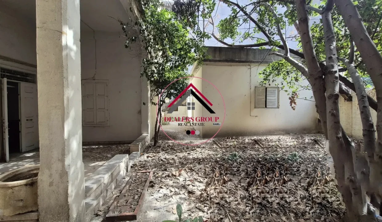 Prime Location Old Traditional House for sale in Saifi