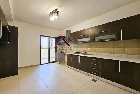 Prime Location Apartment for sale in Manara