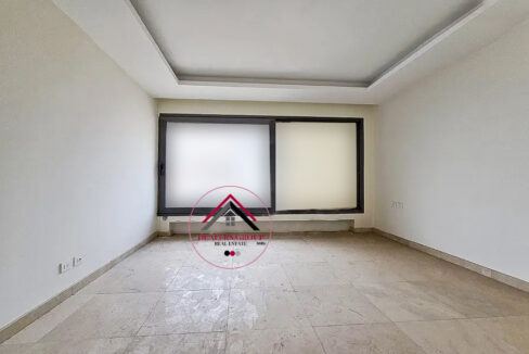 Sea View Apartment for sale in Ramlet el Bayda in a Modern Building