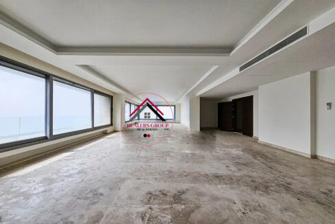 Sea View Apartment for sale in Ramlet el Bayda in a Modern Building