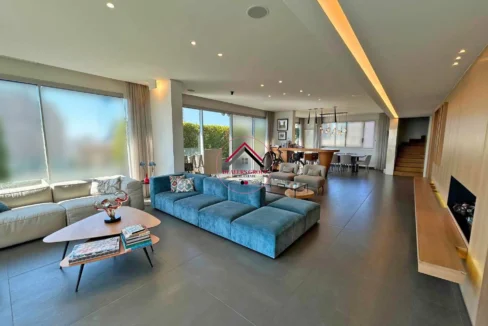 main reception 0
