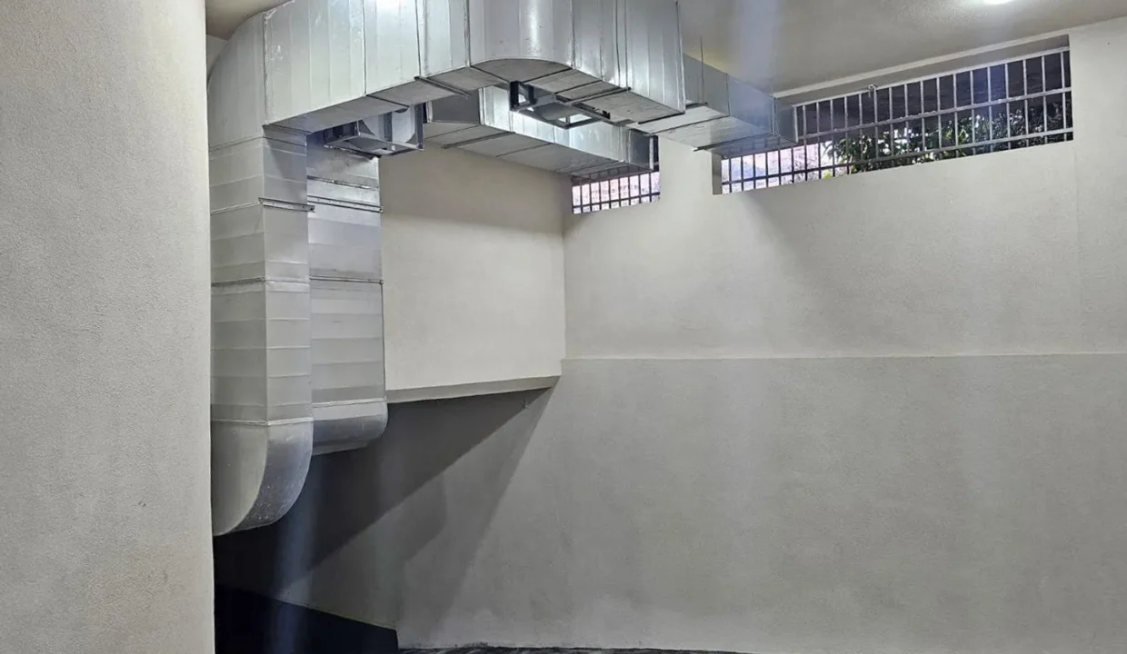 Prime Location Warehouse for sale in Baabda