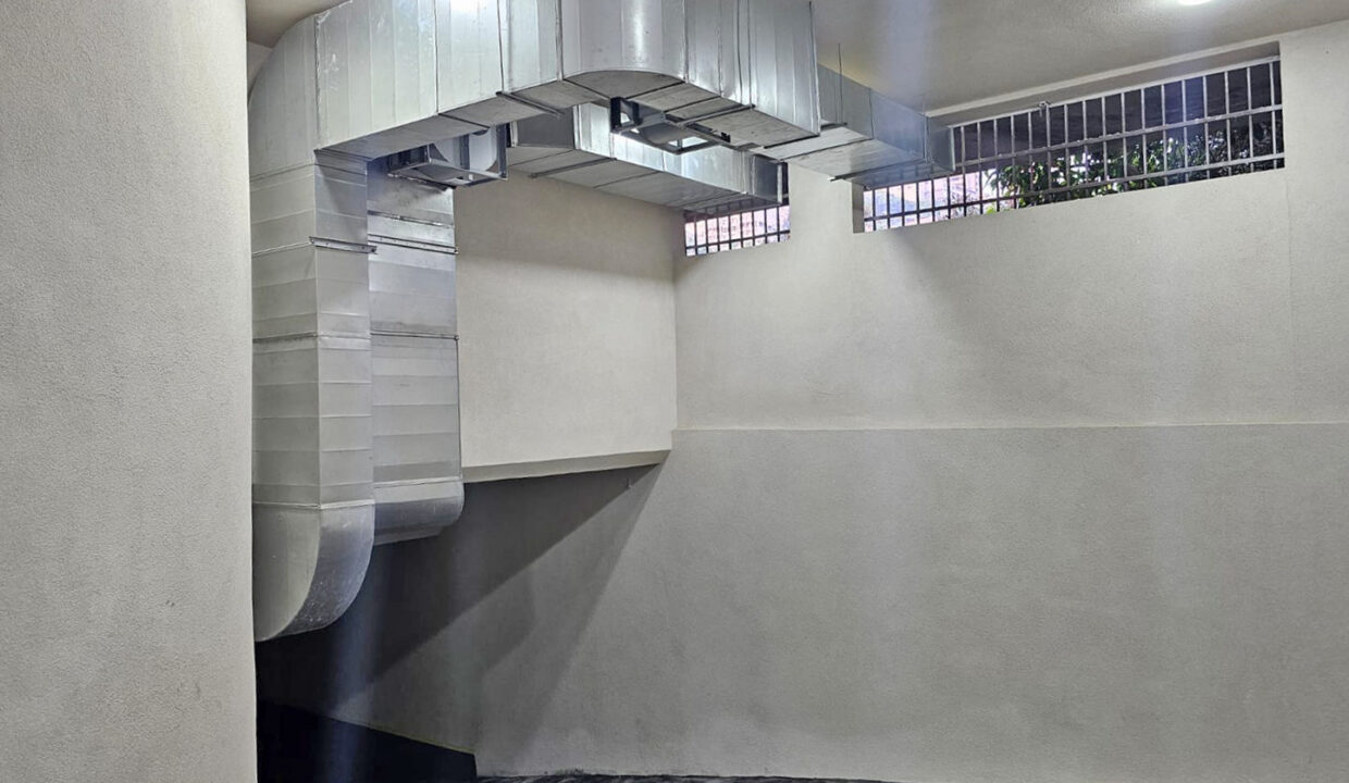 Prime Location Warehouse for sale in Baabda