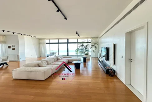 Luxury 4-Master Bedroom Apartment with Panoramic Views & Terrace