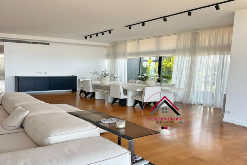 Luxury 4-Master Bedroom Apartment with Panoramic Views & Terrace