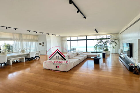 Luxury 4-Master Bedroom Apartment with Panoramic Views & Terrace