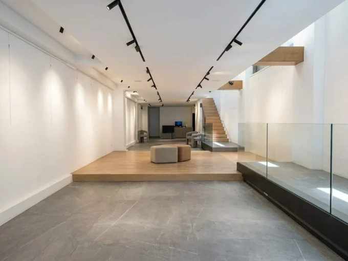 Prime Location Modern Shop for Sale in Achrafieh -Tabaris