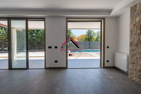 Private Pool & Terrace ! Deluxe Villa for sale in Baabdat - Maten