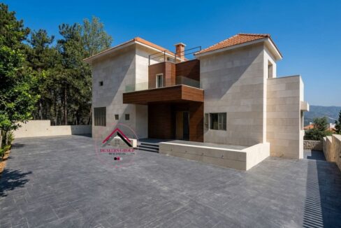 Private Pool & Terrace ! Deluxe Villa for sale in Baabdat - Maten