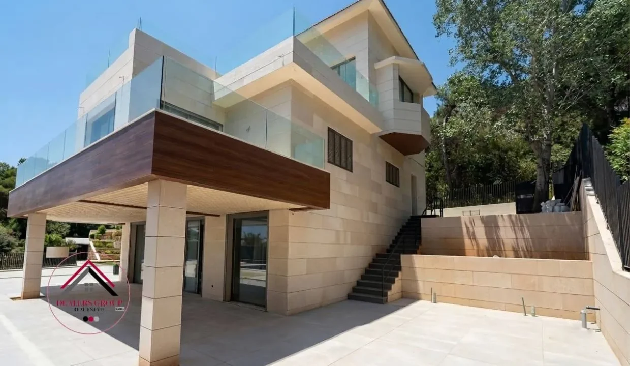 Private Pool & Terrace ! Deluxe Villa for sale in Baabdat - Maten