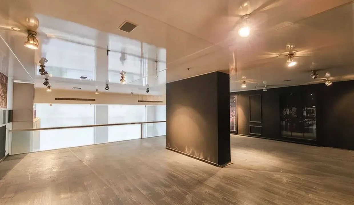 Prime Location Showroom/Shop for Sale in Downtown - Beirut
