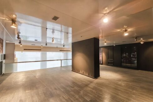 Prime Location Showroom/Shop for Sale in Downtown - Beirut
