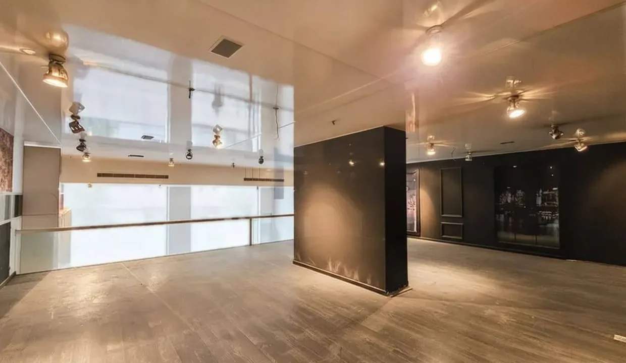 Prime Location Showroom/Shop for Sale in Downtown - Beirut