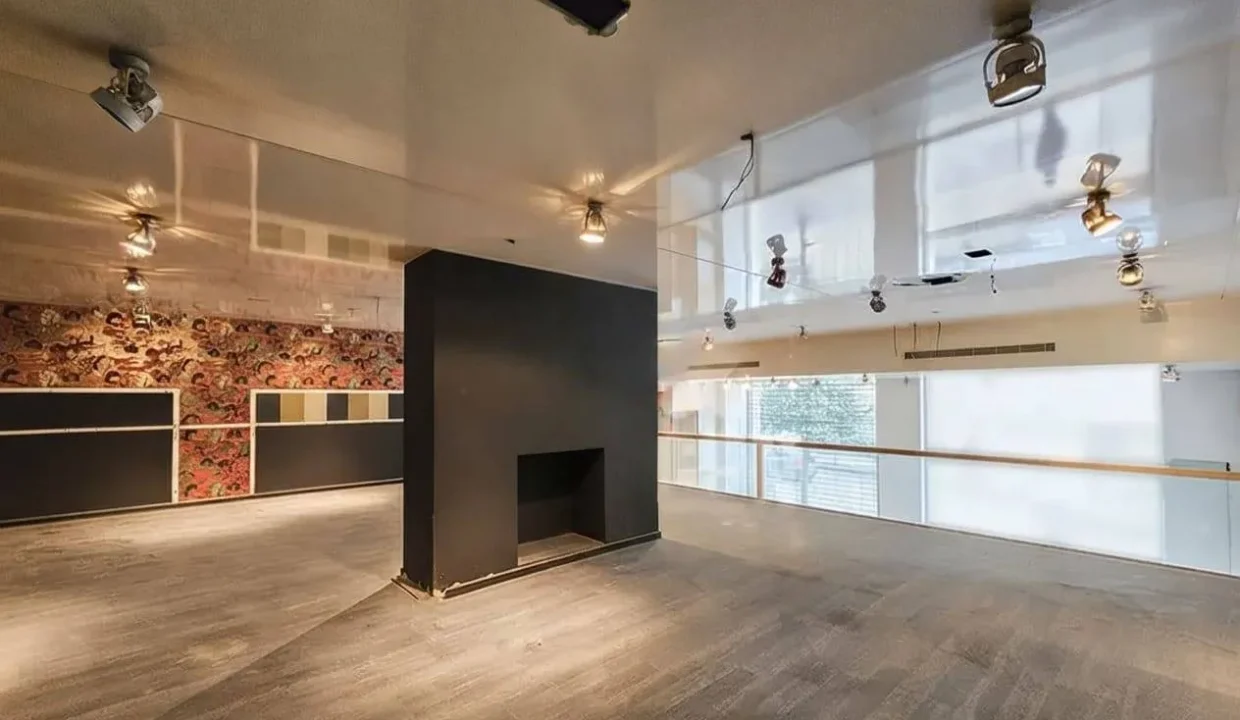 Prime Location Showroom/Shop for Sale in Downtown - Beirut