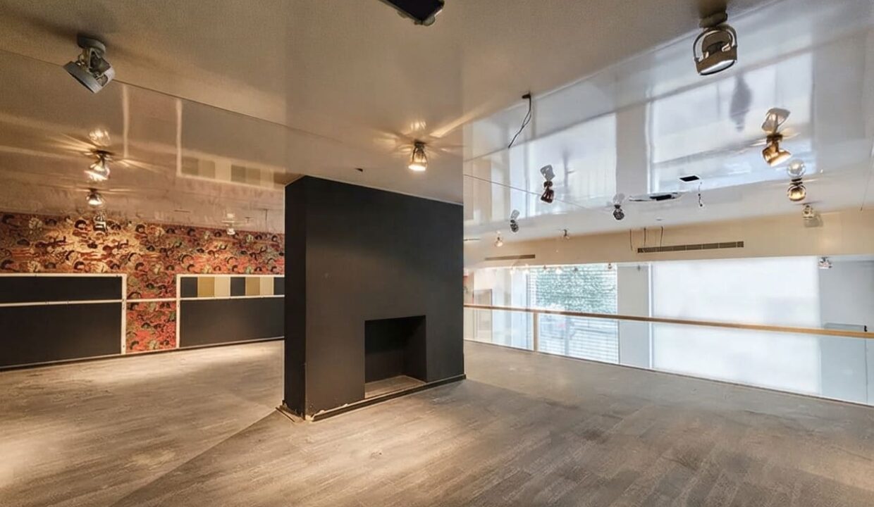 Prime Location Showroom/Shop for Sale in Downtown - Beirut