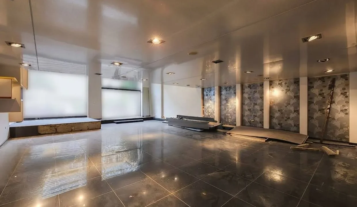 Prime Location Showroom/Shop for Sale in Downtown - Beirut