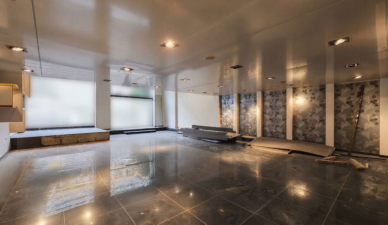 Prime Location Showroom/Shop for Sale in Downtown - Beirut