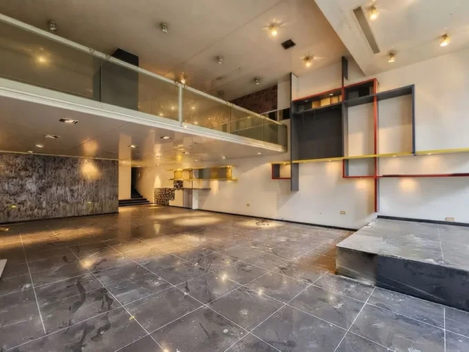 Prime Location Showroom/Shop for Sale in Downtown - Beirut