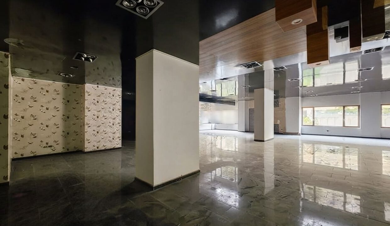 Prime Location Showroom/Shop for Sale in Downtown - Beirut