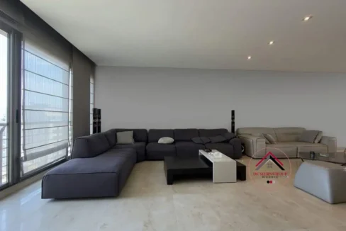 Prime Location High Floor apartment for sale in Hamra - Ras Beirut