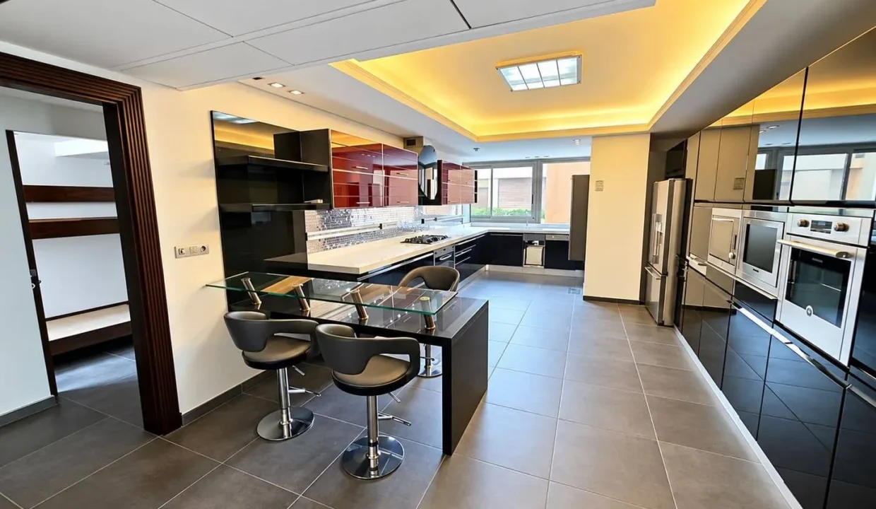Private Terrace ! Modern Aparmtment for sale in saifi